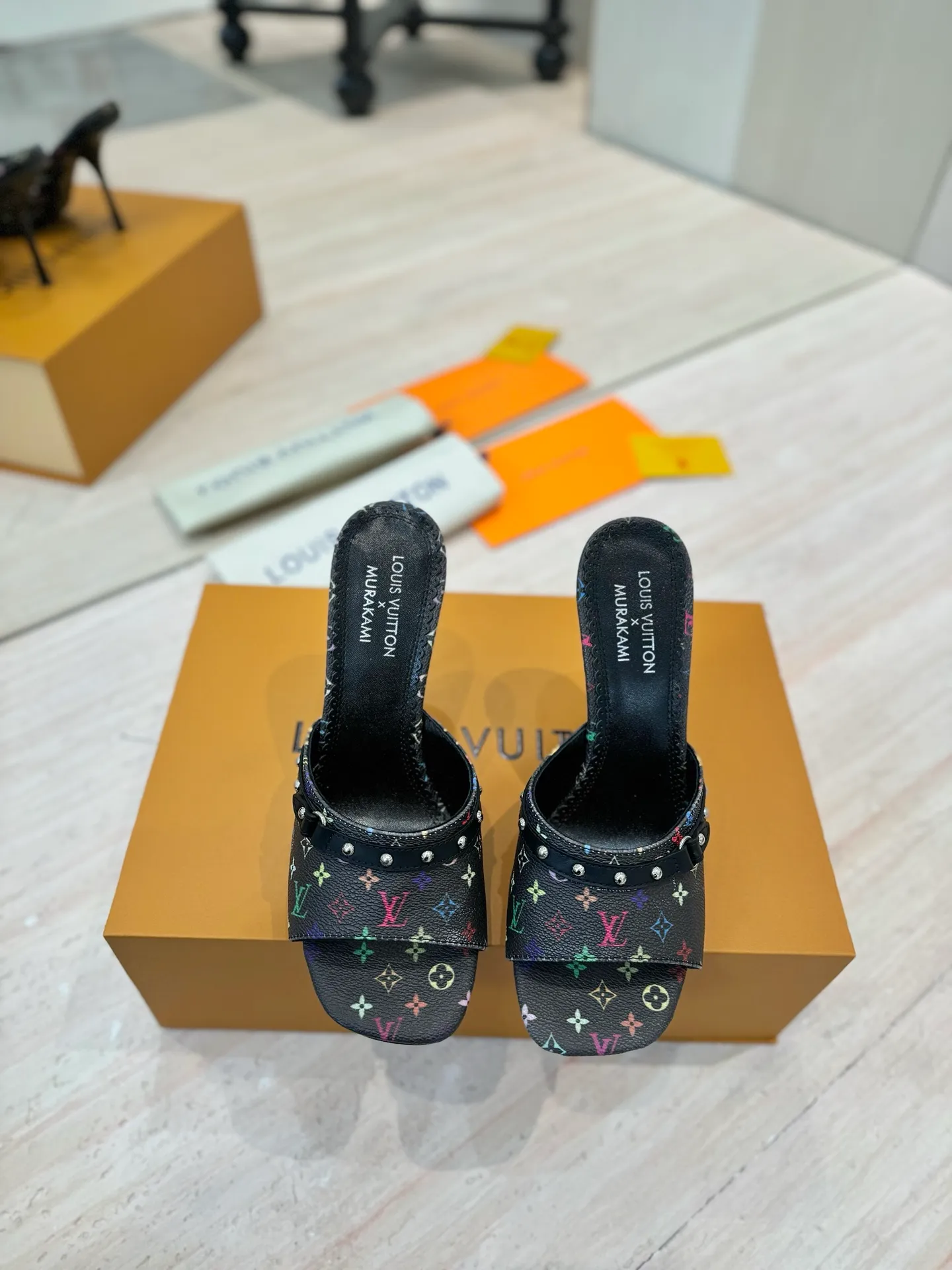 👟👟Ex-factory price 600👟👟 (top version) louis vuitton LV Louis Vuitton 25/Spring and Summer The latest Mary Jane shoes are simple and exquisite, full of high-end, showing elegance~ They look great on the feet and are full of summer shoes💯Awesome ✅Upper: 3D printed cowhide ✅Inner lining: Sheepskin lining, ✅Outsole: Genuine leather outsole imported from Italy ✅Size: 35-41 (40 to 41 customized, non-returnable) ✅Packaging: full set of packaging